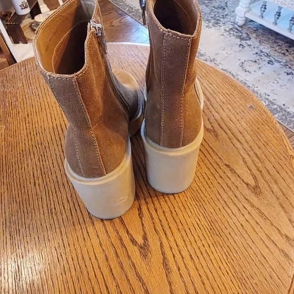 Dolce Vita Platform Tan Ankle Boots - Picture 6 of 7